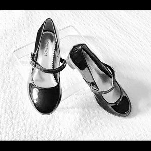 NINE WEST/SIZE 1W black small heeled dress shoe